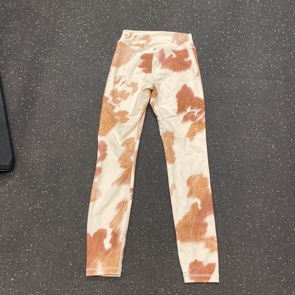 NWT Weworewhat v shape animal cow print beige multi leggings size small - Picture 7 of 11